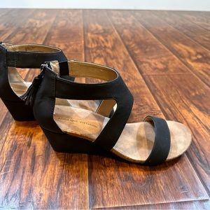 Adrienne Vittadini Black Shoes Size 8.5